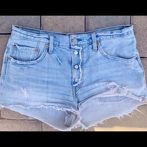 LEVI HIGH WAISTED SHORTS